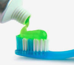 O/W Co-emulsifier White to Yellowish Anionic Surfactant Cocoyl Glutamic Acid For Tooth Paste CAS No. 210357-12-3 (مادة فعالة في السطح من الأنيونات البيضاء إلى الصفراء)