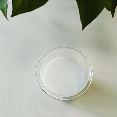 الاكريلات البيضاء الحليبية الكوبوليمر المعدلات الرايولوجية السائلة مع محتوى صلب جيد للتضخيم 34.0-36.0 ٪