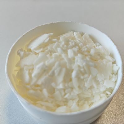 CAS 72175-39-4 PEG-20 الميثيل الجلوكوز Sesquistearate المواد التجميلية مع القدرة المتميزة على التحلية
